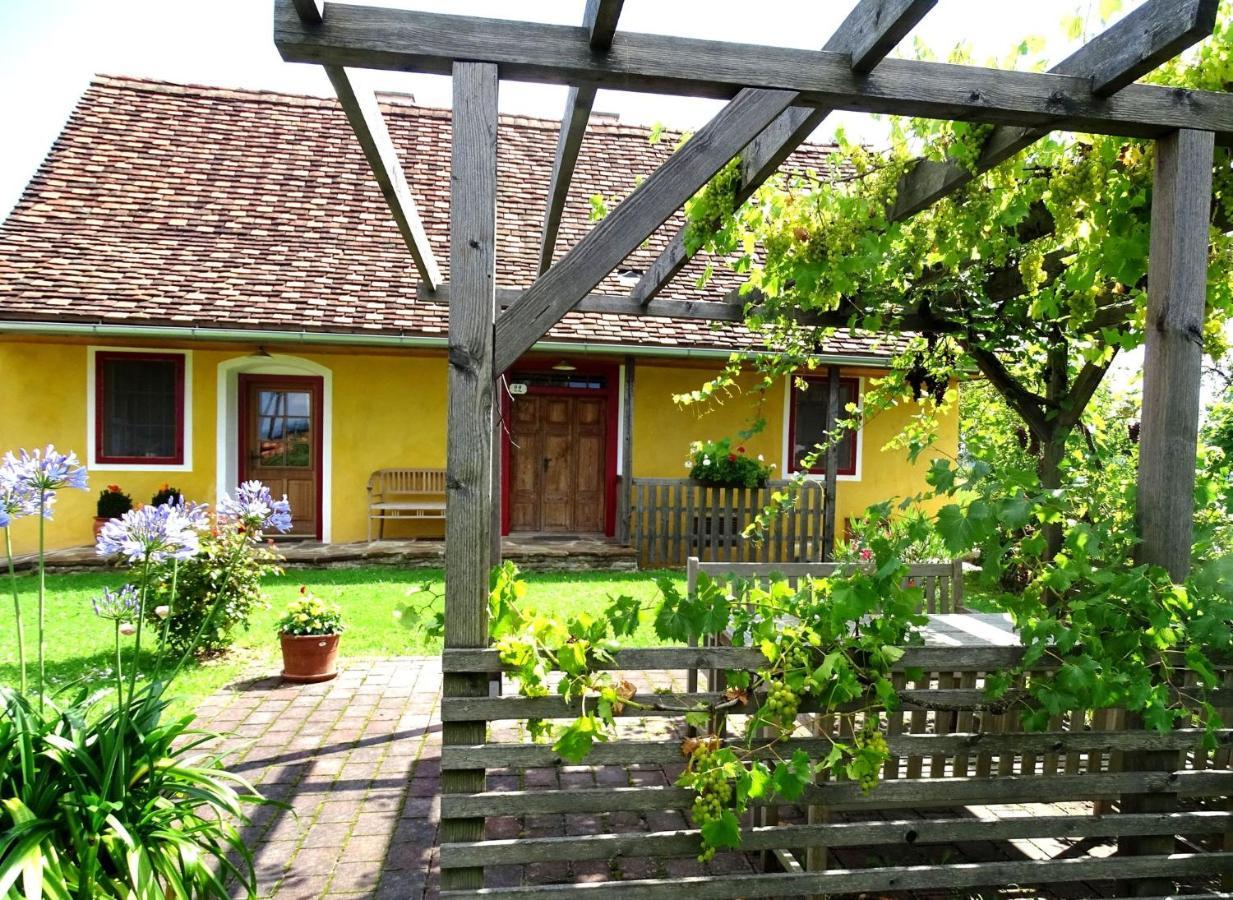 Landlust-Ferienhaus Am Rosenhof Хартберг Екстериор снимка
